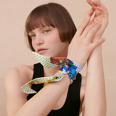 Twilly 《プレシャス・パラダイス》 | Hermès - エルメス-公式サイト Twilly 《プレシャス・パラダイス》 | Hermès - エルメス-公式サイト